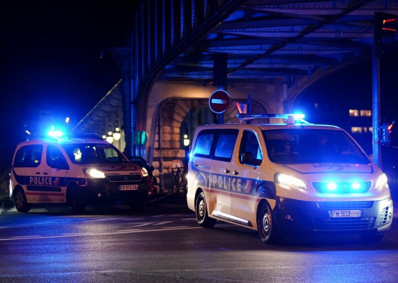 Za napad na turiste u Parizu sumnja se na terorizam
