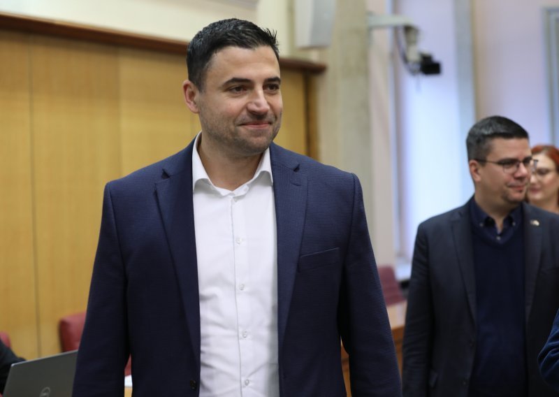 Bernardić o smetlištu: Hoće li zauzvrat Plenković Tomaševiću odobriti homologaciju 'kanti od tramvaja'