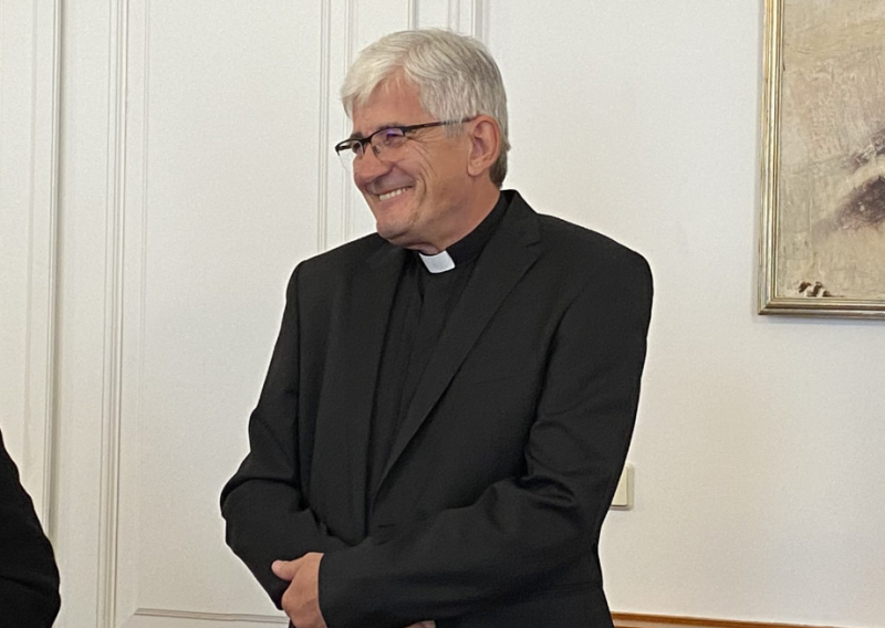 Komarica ide u penziju, Plenković čestitao novom banjolučkom biskupu