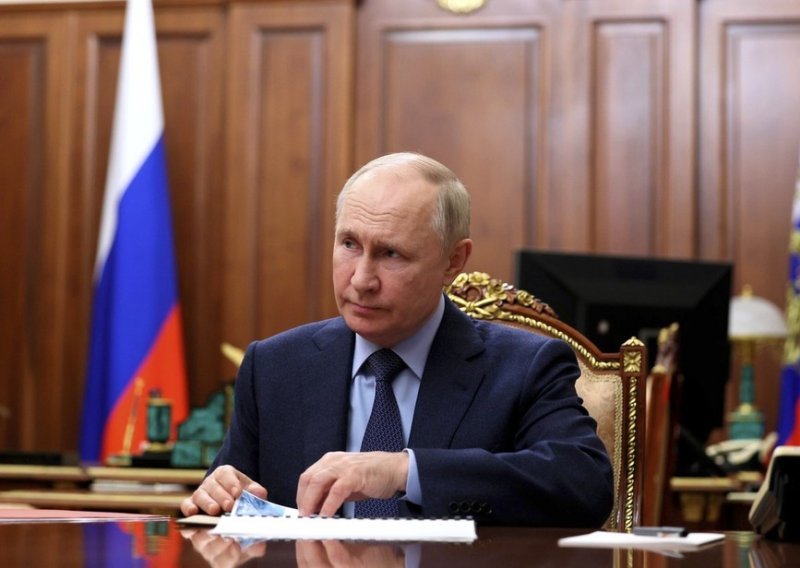 Putin poručio Rusima da moraju imati više djece kako bi osigurali opstanak nacije