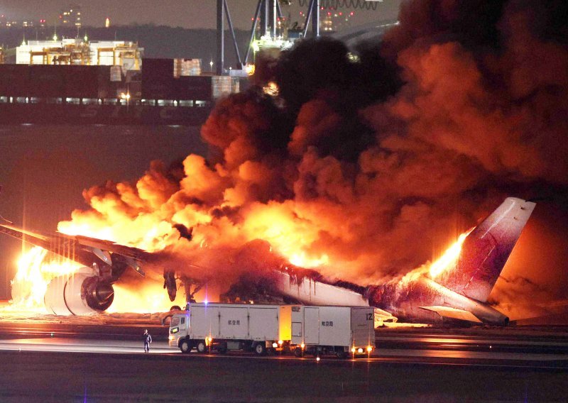 Čudo u Hanedi: Kako je moguće da nitko od putnika i posade u japanskom avionu nije stradao
