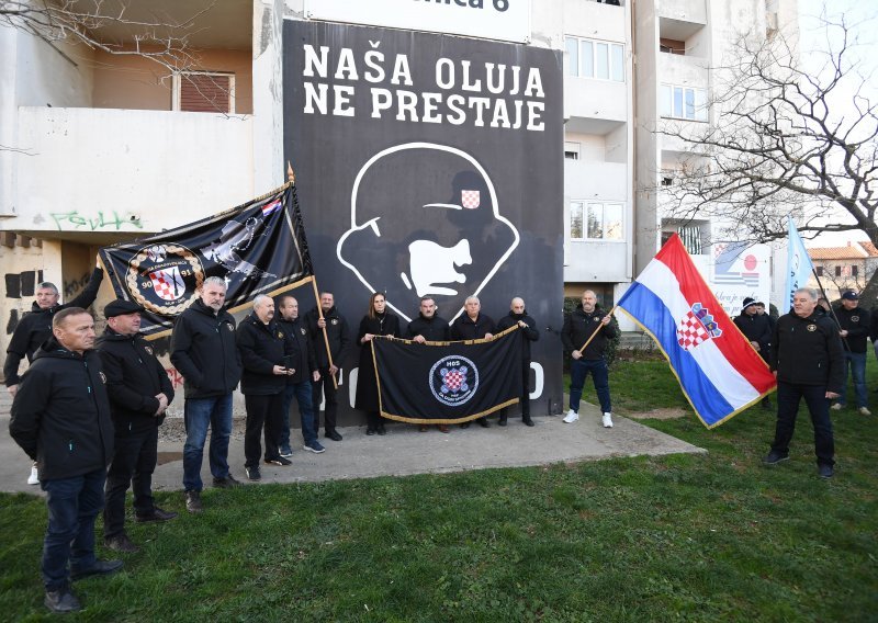 Branitelji i navijači prosvjedovali protiv uklanjanja murala s nacističkom kacigom