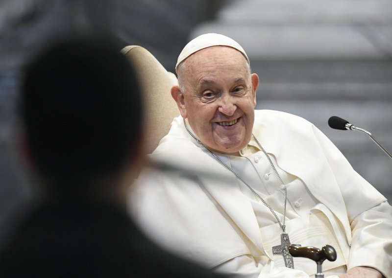 Papa Franjo: 'Odluku o homoseksualcima svi će na kraju shvatiti, osim Afrikanaca'