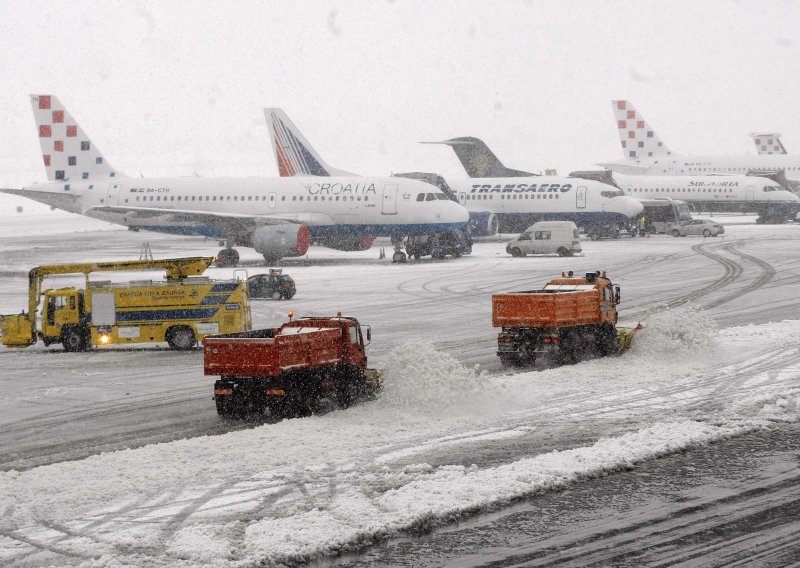 Zbog snijega kasne i letovi sa zagrebačkog aerodroma 'Franjo Tuđman'