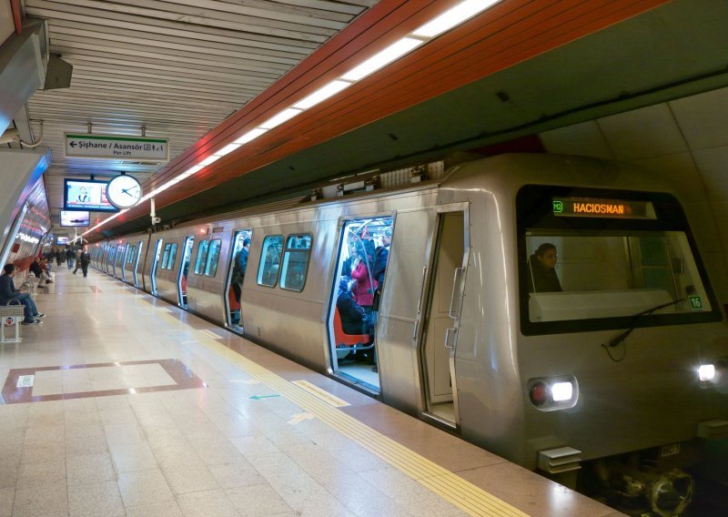 U Istanbulu bušilicom slučajno probijen tunel metroa