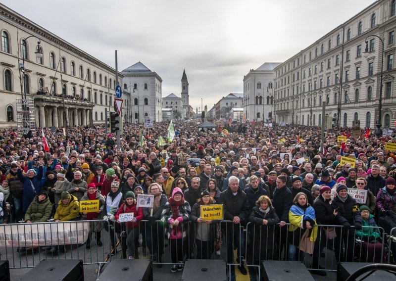'Nacisti, odlazite': Na skupu u Münchenu se okupilo čak 200 tisuća ljudi