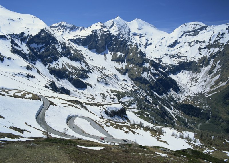Nakon dva dana s najviše austrijske planine spašeni ozlijeđeni penjači