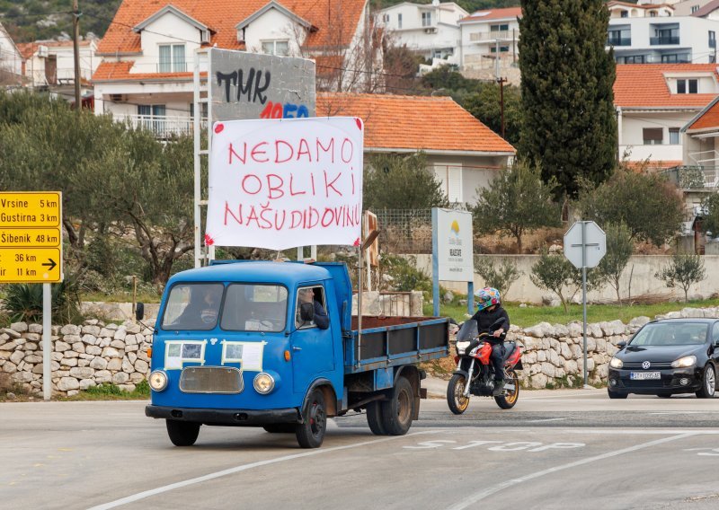 Prosvjedi kod Trogira zbog otvaranja kamenoloma: 'Uništit će ono od čega živimo'