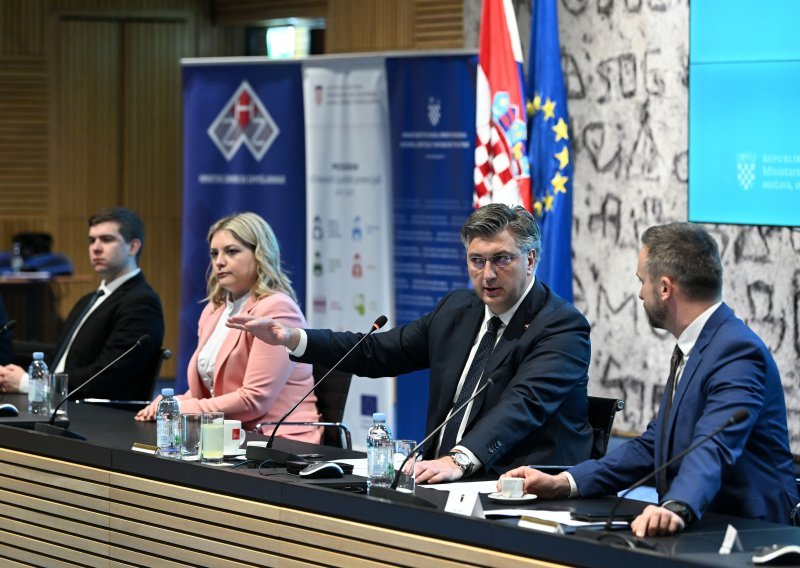 Plenković uručio ugovore za program 'Zaželi' vrijedne više od 58 milijuna eura
