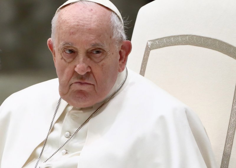Papa: Ukrajina bi trebala imati hrabrosti za pregovore 'bijele zastave'
