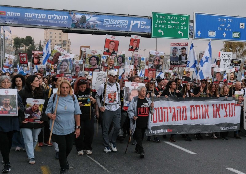 Tisuće Izraelaca domarširalo do Jeruzalema, na čelu kolone obitelji talaca koje drži Hamas