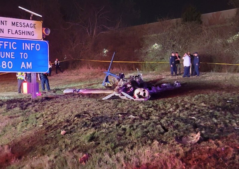 Avion se srušio uz autocestu u SAD-u, pet ljudi poginulo