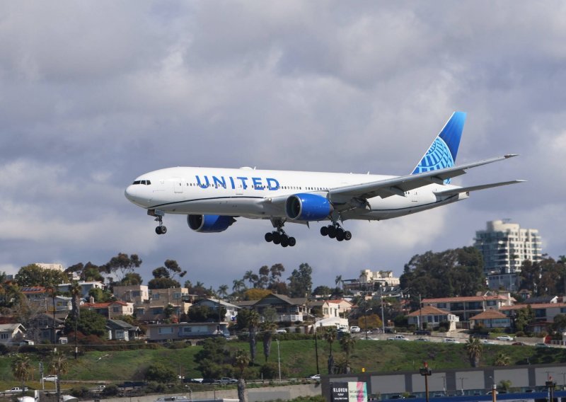 Boeing 777 prisilno sletio nakon što mu je otpala guma pri polijetanju