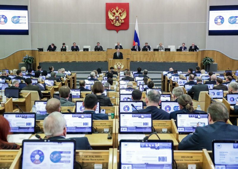 Ruski zastupnici žele poništiti sovjetsku odluku o davanju Krima Ukrajini