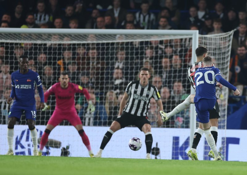 U Engleskoj je Chelsea nadigrao Newcastle, a u Italiji Udinese slavio u Rimu