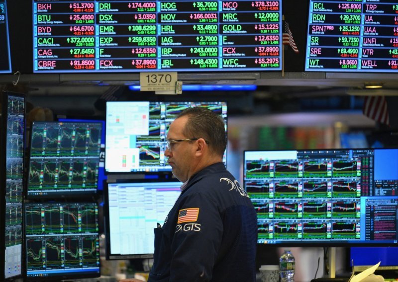 Oštar pad Wall Streeta zbog napetosti na Bliskom istoku, pali i Apple i Tesla