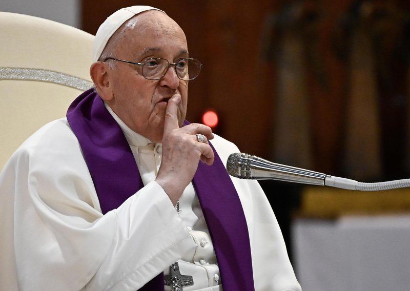 Papa osudio napad u Moskvi i preskočio čitanje homilije