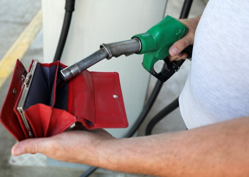 Od utorka nove cijene goriva: Poskupljuje benzin, cijena dizela pada
