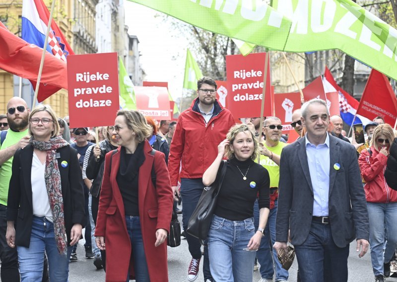 Poruke s prosvjeda: 'Ajmo se 18. travnja probuditi u boljoj Hrvatskoj!'
