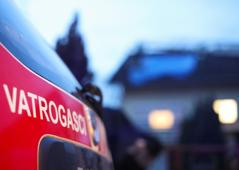 Na zagrebačkoj obilaznici zapalio se BMW, vozač na vrijeme primijetio dim