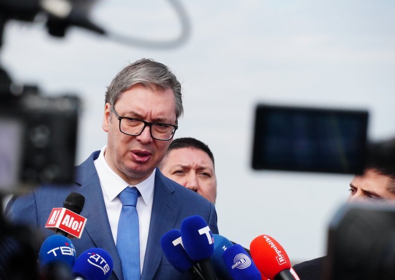 Vučić: Srbija će se suprotstaviti usvajanju rezolucije o genocidu u Srebrenici