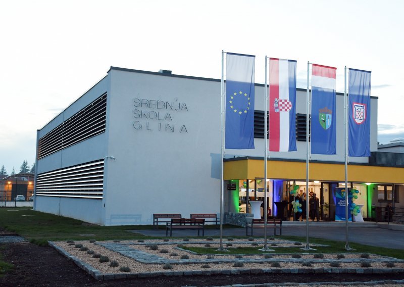 Otvorena obnovljena zgrada Srednje škole Glina: 'Vratili smo se doma'