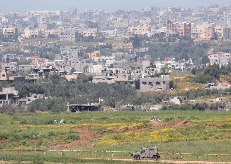 Hezbolah raketirao Izrael kao odgovor na njegov napad dan ranije