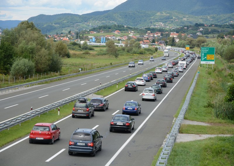 Gužve i kolone na zagrebačkoj obilaznici te na A4 između Sesveta i Zagreb-istoka