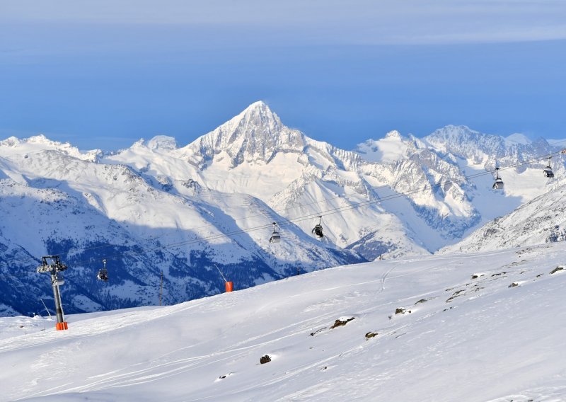 Tri osobe nestale u lavini u švicarskom Zermattu