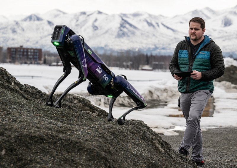 Aljaska upošljava robote kako bi rastjerala divljač oko zračnih luka