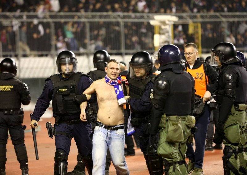 Divljanje huligana sa stadiona se preselilo na ulice Splita