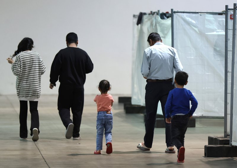 Njemačka uvodi karticu tražiteljima azila, ograničava im potrošnju