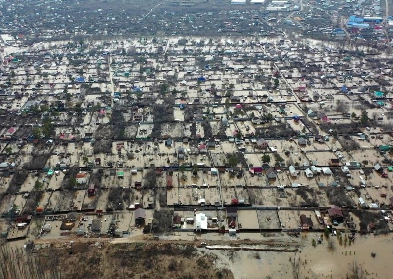 Rusija i Kazahstan evakuirali preko 100.000 ljudi zbog velikih poplava