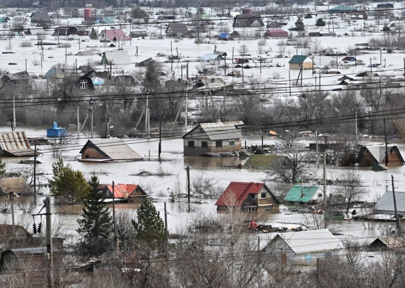 Rusija i Kazahstan bore se s rekordnim poplavama, vodostaji rijeka rastu