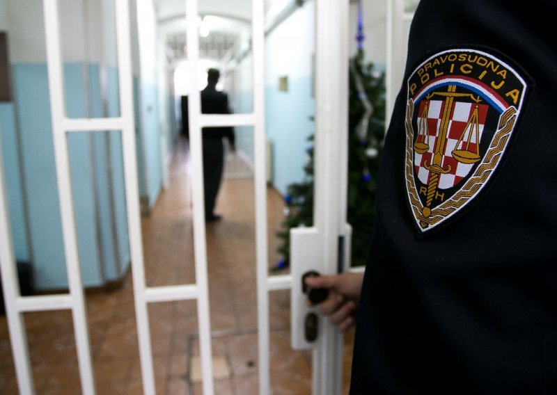 Tragično stanje hrvatskih zatvora: Spava se na podu, jede samo žlicom, ali to nije najgore