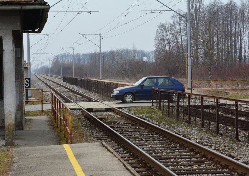 Oprez: U ponedjeljak se pušta napon u mrežu na pruzi Vinkovci – Vukovar