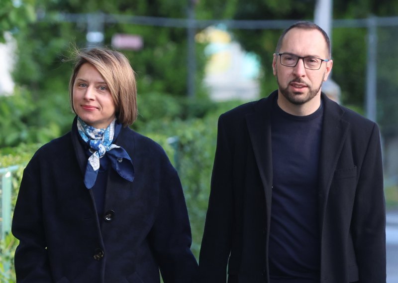 Jednostavnost i neupadljivost: Iva Mertić Tomašević na glasanje došla vjerna spontanom 'looku'