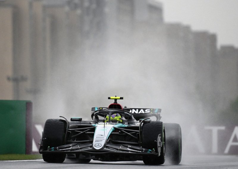 Kiša izazvala totalni kaos u Šangaju; Lewis Hamilton napokon zablistao