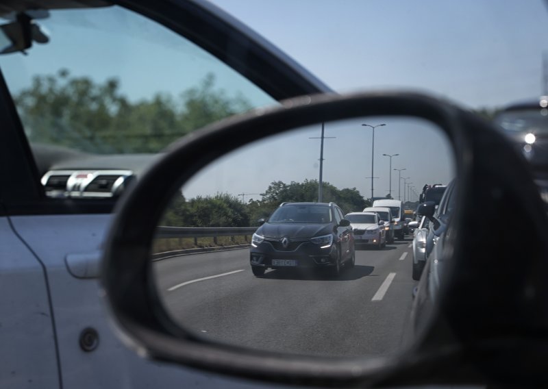 Zbog prometne nesreće na zagrebačkoj obilaznici vozi se usporeno