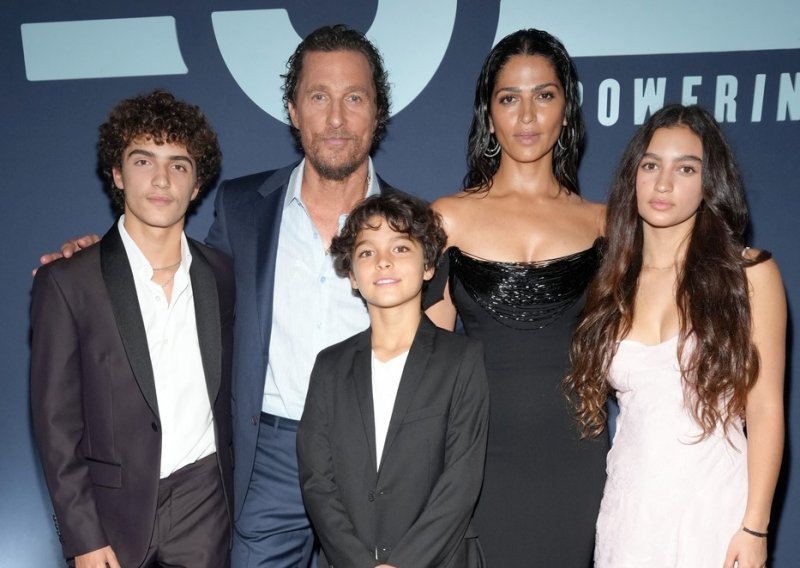 Njegova najveća podrška: Matthew McConaughey sa suprugom i djecom pozirao na gala večeri