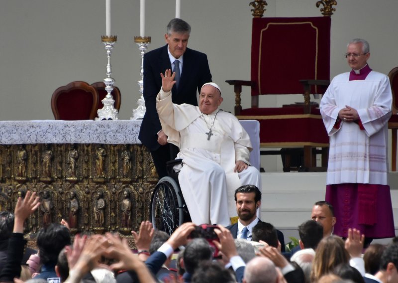 Papa na Trgu sv. Marka: Ugasite mobitele, družite se. Venecija bi mogla propasti