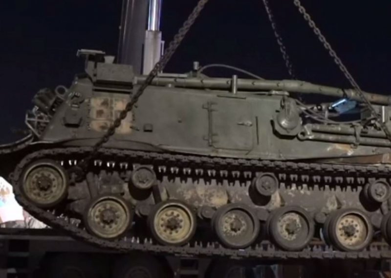 Rusi se šepure, doteglili divovski M88A1 u Moskvu, bit će eksponat u Parku pobjede