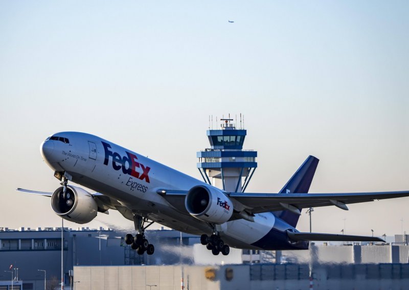 Novi udar za Boeing: Pogledajte kako je sletio u Istanbul bez 
stajnog trapa