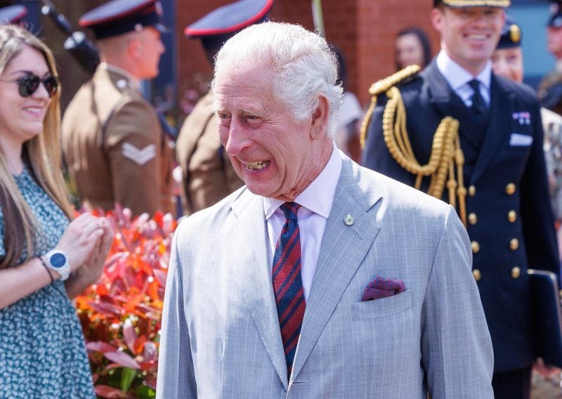 Napokon dobre vijesti o kralju Charlesu: S osmijehom na licu vratio se dužnostima
