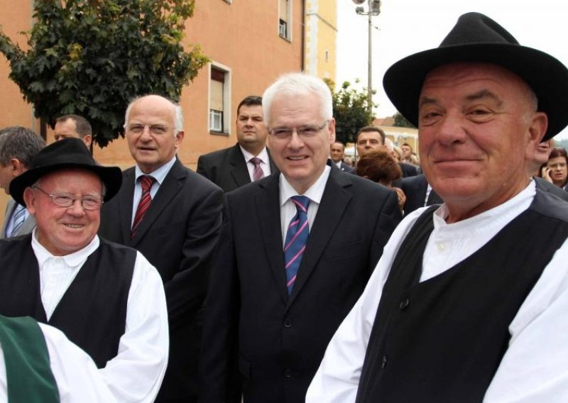 Josipović: Udžbenici na ćirilici su nastavak asimilacije Bunjevaca