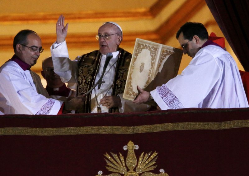 Čelnici EU-a čestitali na izboru novom papi Franji