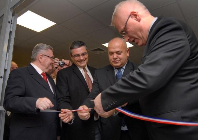 'Josipović je otvorio nedovršenu polikliniku zbog kampanje'