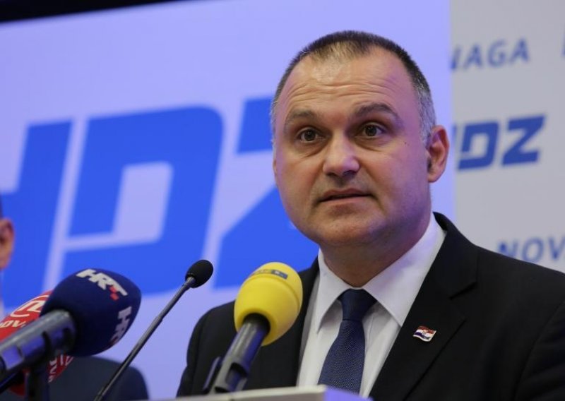 Gradonačelnik Karlovca Jelić dao mandat na raspolaganje