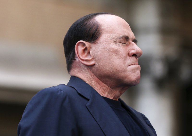 Berlusconi: Morao sam otići zbog zavjere EU-a