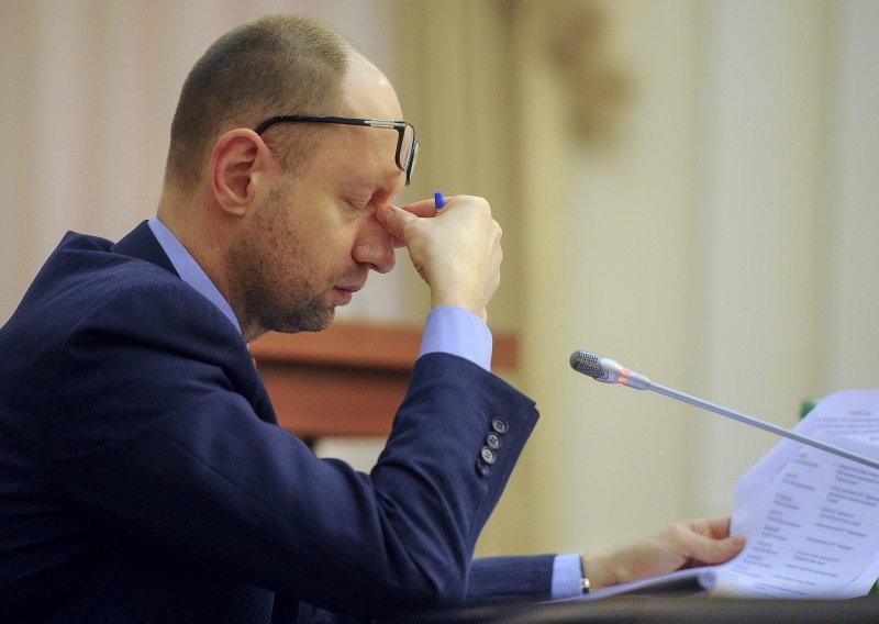 Ukrajinski premijer Jacenjuk podnio ostavku